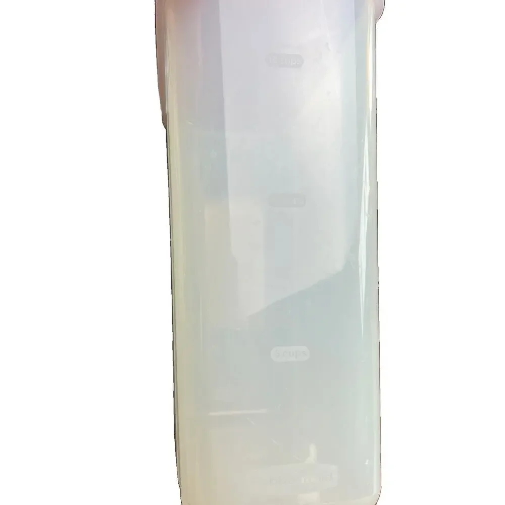 Rubbermaid 7N04 Red 21.1 Cup 5L Dry Food Storage Container with Lid Vintage